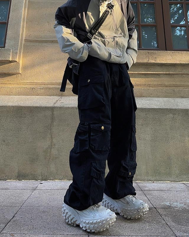 Multi-Pocket Straight-Leg Workwear Jeans