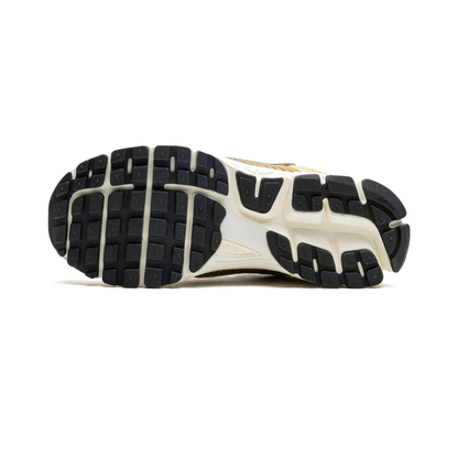 Zoom Vomero 5 Metallic Gold